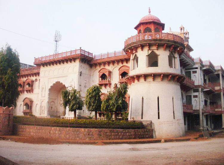 Hammeer Garhi Heritage Resort in Khajuraho