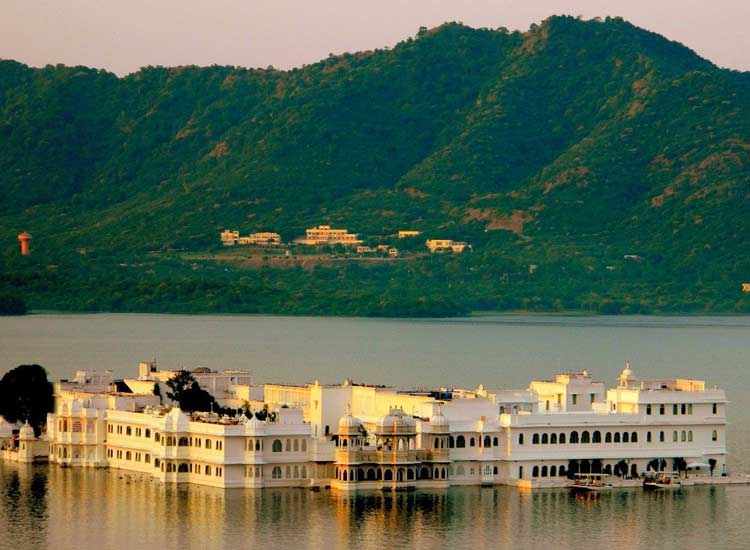 taj lake palace udaipur