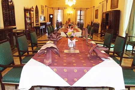 Dining area at Nilambagh Palace Hotel in Bhavnagar