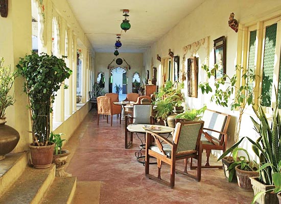 Darbargadh poshina living room