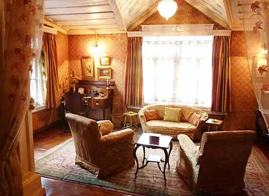 Chapslee shimla sitting room