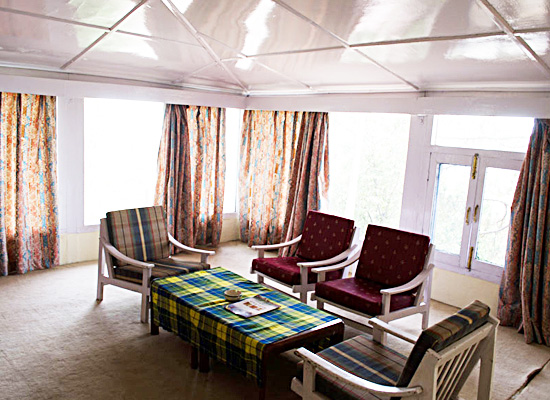 Hotel Ros Common kassauli sitting area in bedroom