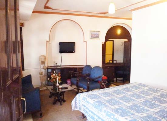 Room of Rajmahal Palace Hotel Mandi, Himachal Pradesh