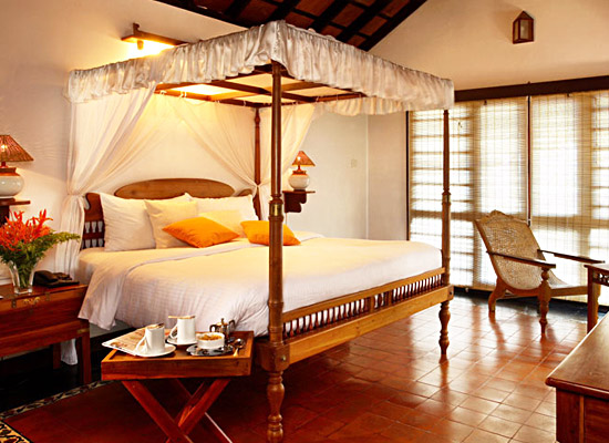 Hotel Punnamada Back Water Resort alleppey bedroom