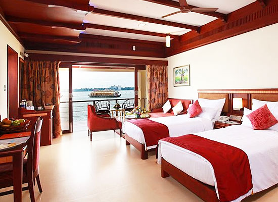 Hotel Lake Palace Resort alleppey bedroom