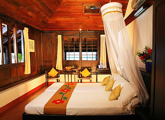 Kayaloram Lake Resort Alleppey Room