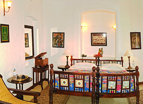 Hotel De L'orient pondicherry bedroom