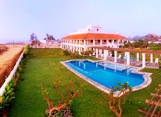 Bungalow on the Beach pool