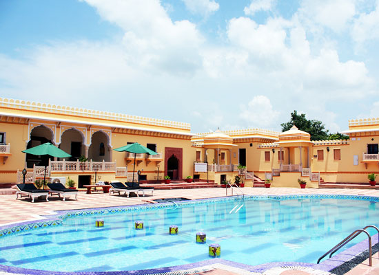 Amar Mahal Orccha Poolside