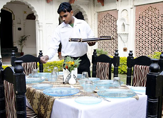 Hammeer Garhi Heritage Resort Khajuraho Dining
