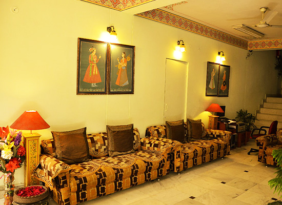 Hotel Sarang Palace jaipur living area