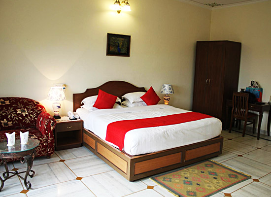 hotel surya vilas palace bharatpur bedroom