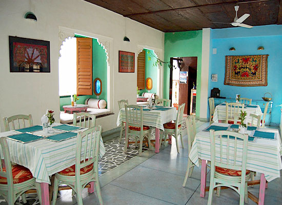 Hotel Mahendra Prakash udaipur dining area