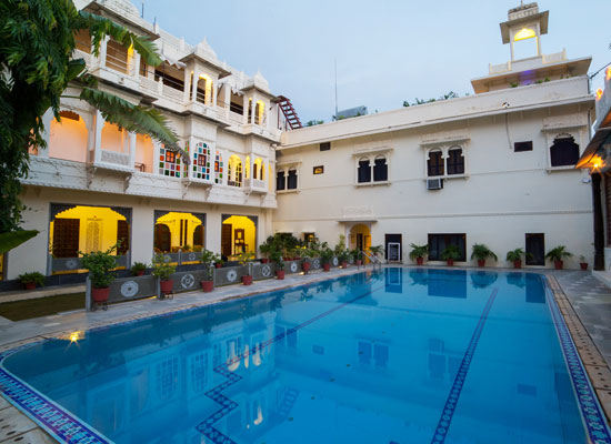 Hotel Mahendra Prakash udaipur pool view