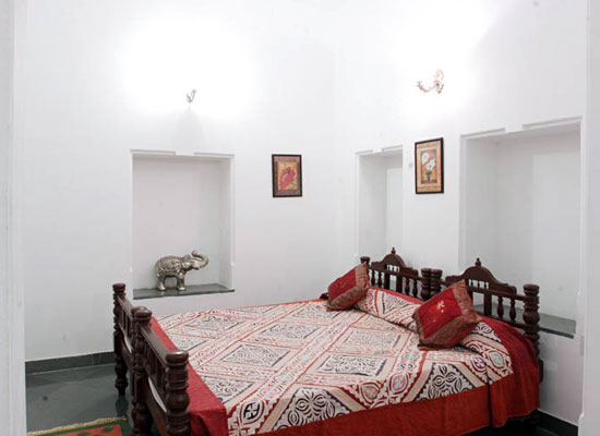 Hotel Aashiya Haveli udaipur bedroom