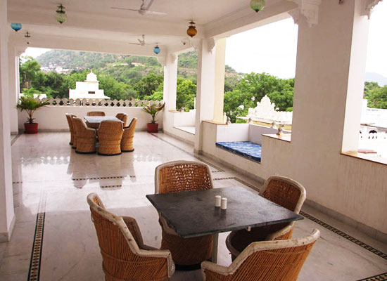 Hotel Boheda Palace udiapur balcony sitting area