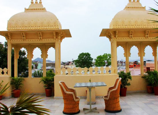 Hotel Boheda Palace udiapur roof sitting area
