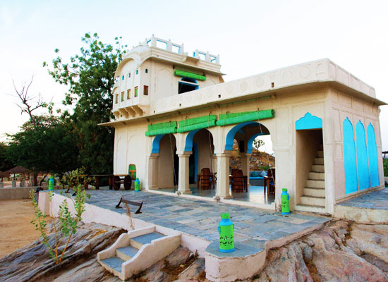 Lakshman Sagar pali exterior