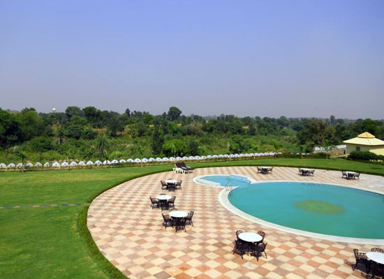 Hotel Raj Mahal orchha pool view