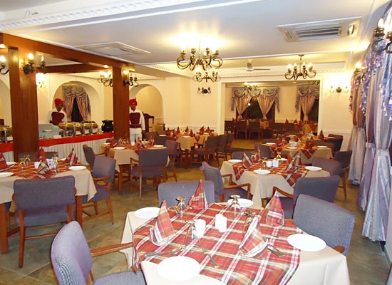 Cama Rajputana Club Resort mount abu dinning room