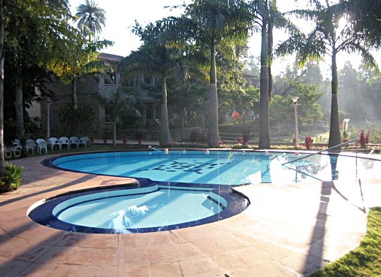 Cama Rajputana Club Resort mount abu pool